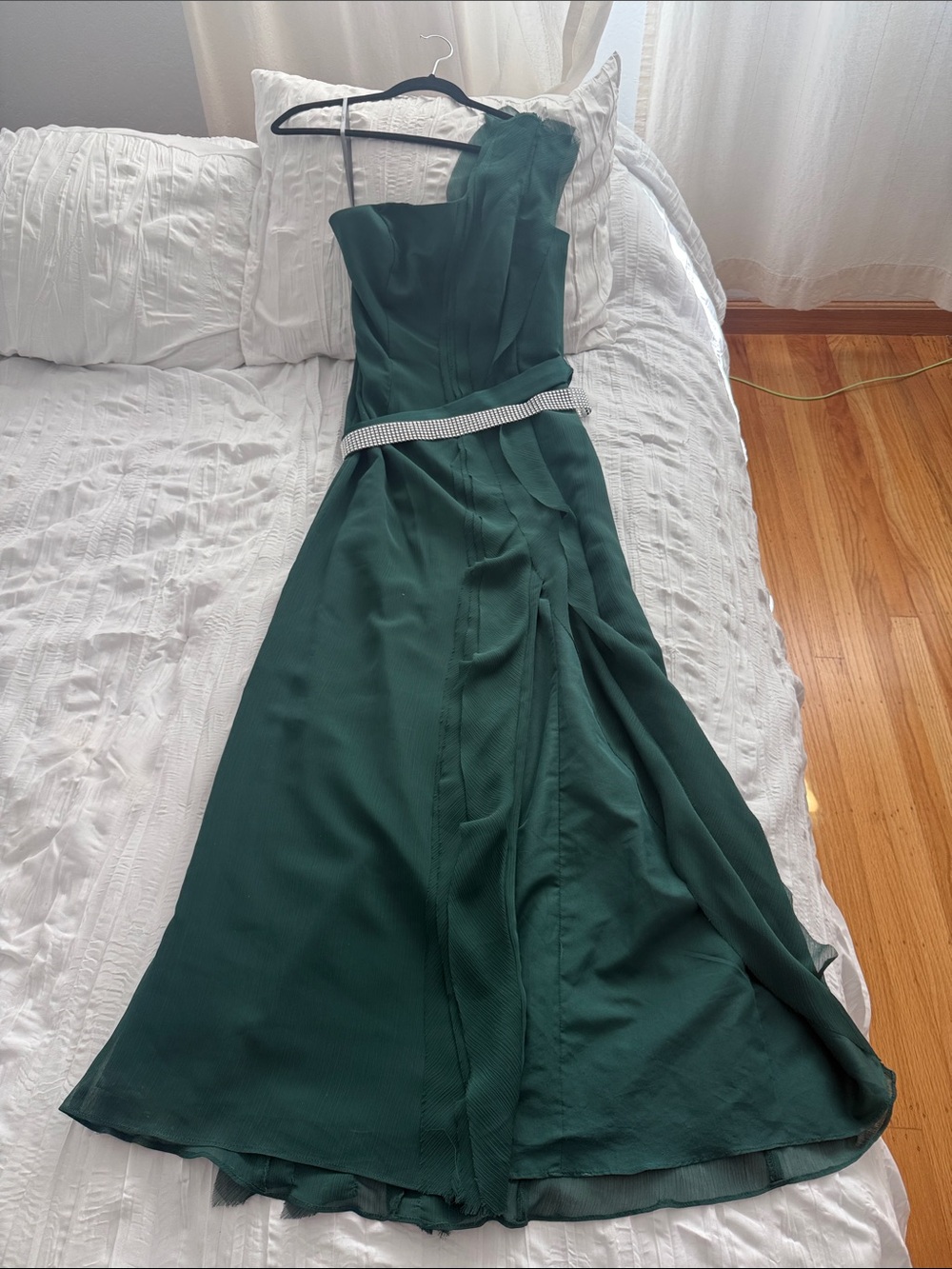 Vera Wang One-Shoulder Emerald Green Evening Gown with Rhinestone Waist